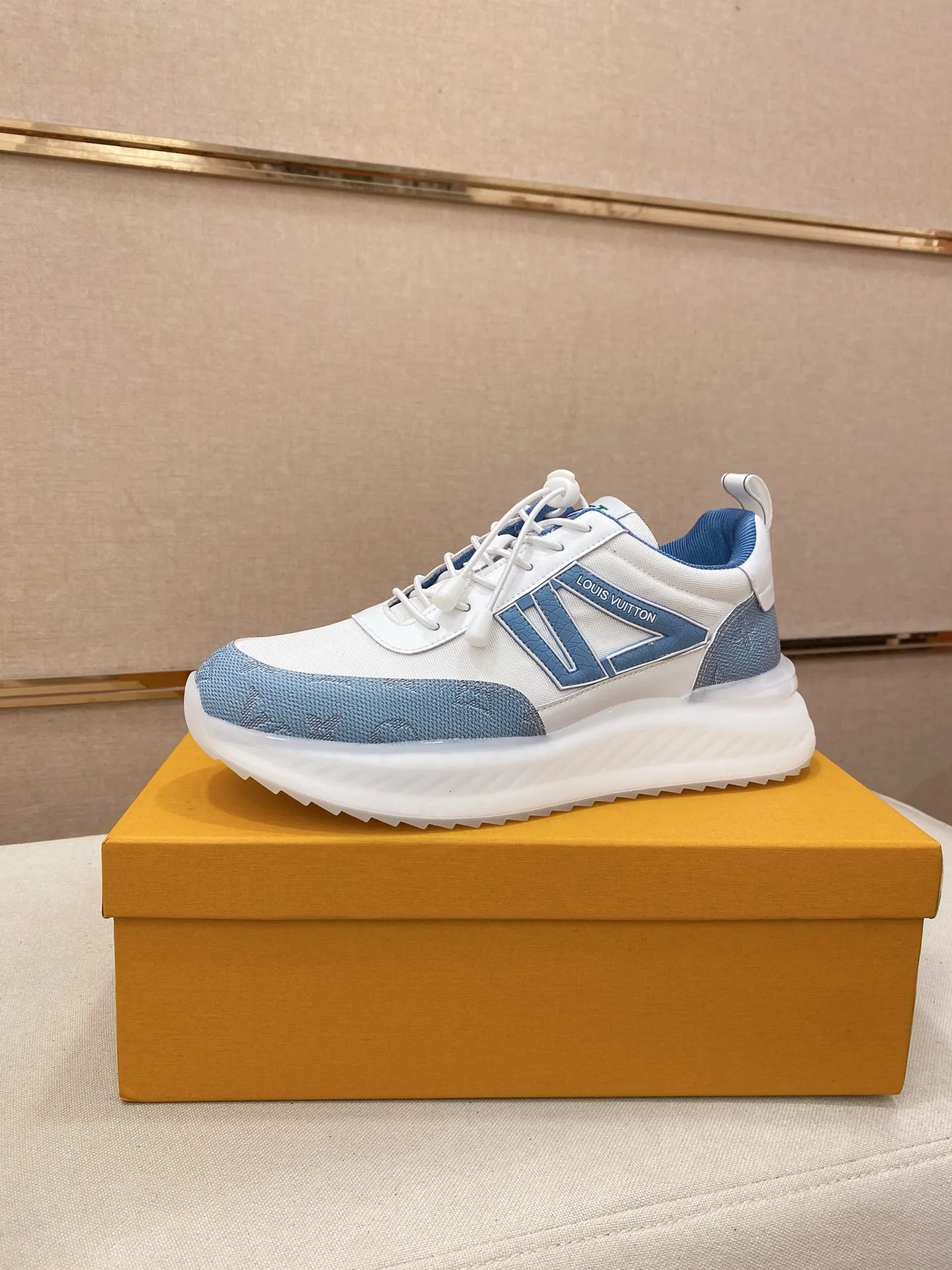 Factory price: 462💰🎉🎉LV~Louis Vuitton trendy men's shoes, new shipments, latest matching, the same style as the official website, super high quality, hot sales of the season [strong][strong][strong]Selected first-layer cowhide, comfortable cowhide lining, original last, comfortable on the feet, wear-resistant rubber outsole, size: 38-44.
